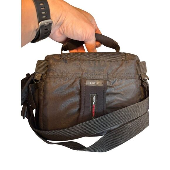 Lowepro Edit 110 Camera Bag With Adjustable Shoulder Strap & Multiple Pockets - Picture 3 of 11